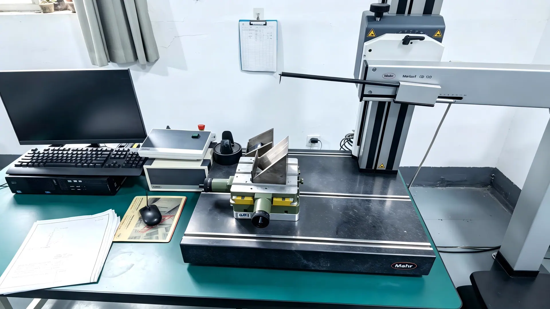 Contour measuring station